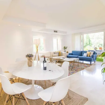 Golden Mile Oasis: Beachfront Family Haven At Puente Apartment Marbella