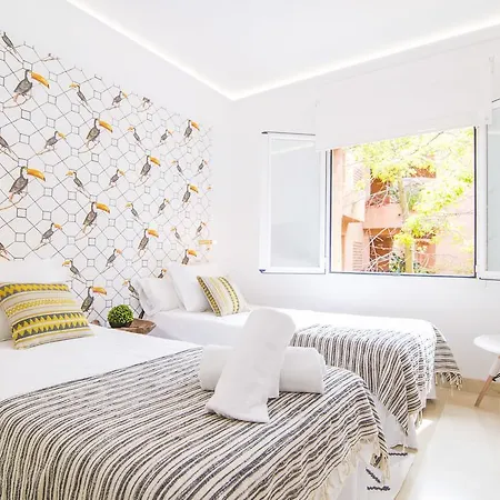 Golden Mile Oasis: Beachfront Family Haven At Puente Apartment